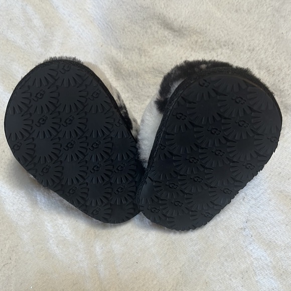 UGG infant slippers - Picture 5 of 5